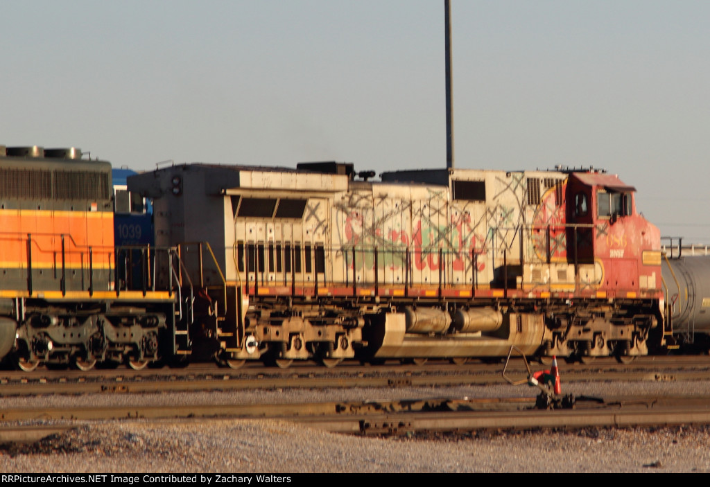 BNSF 686 CEFX 1039